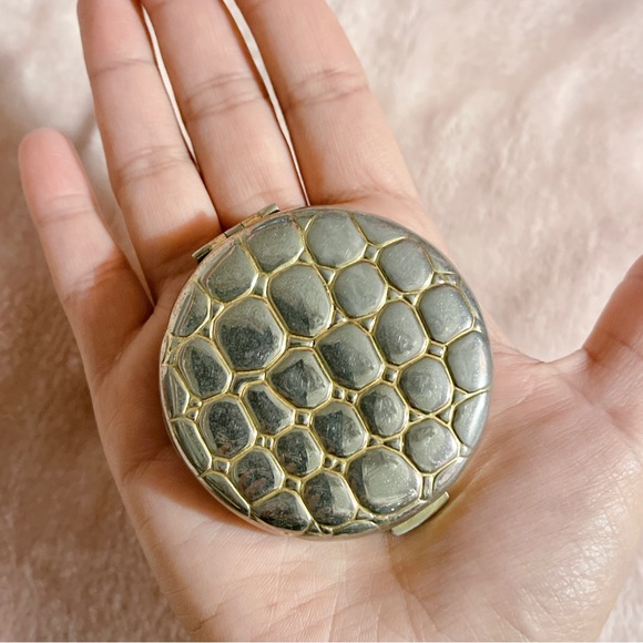 Estée Lauder Vintage Golden Alligator Slim Compact Case - Picture 7 of 7